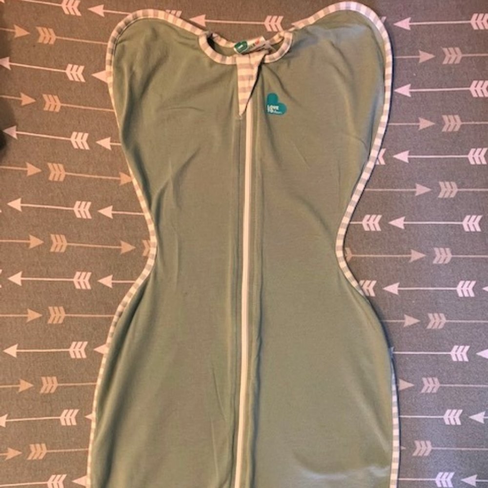 Love to Dream Medium swaddle, New with No Tags, in Perfect Shape